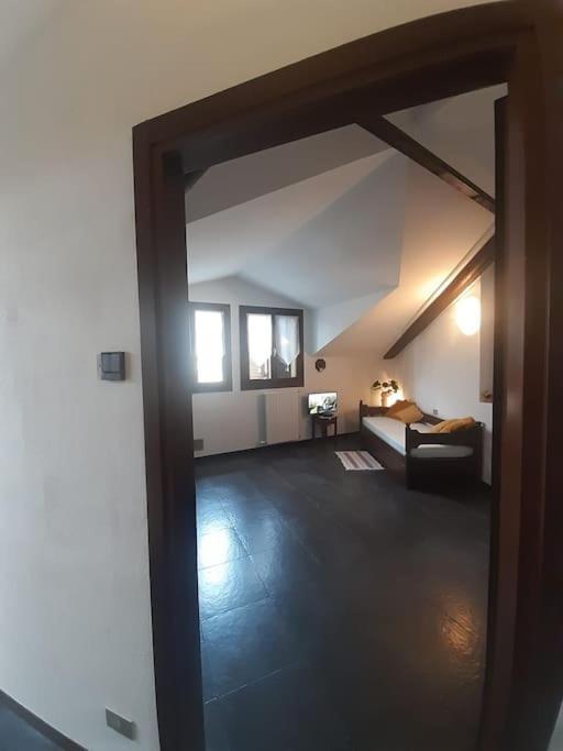 Apartamento Monolocale Piano Alto Luminoso Pochi Minuti Metro Rossa Milán